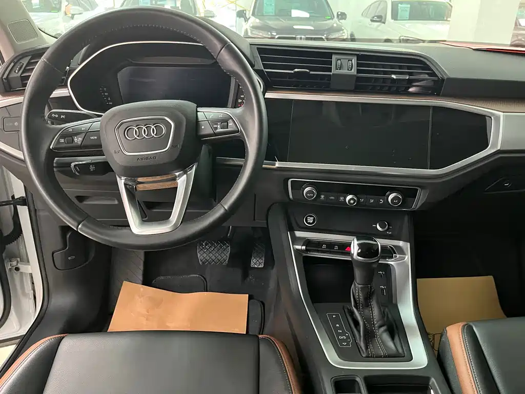 Audi Q3 2021 — фото 11