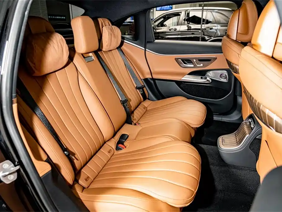 Mercedes-Benz E-Class 2025 — фото 23