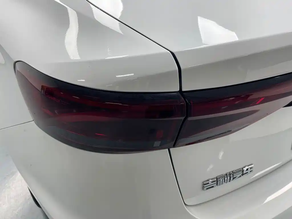 Geely Emgrand 2023 — фото 17