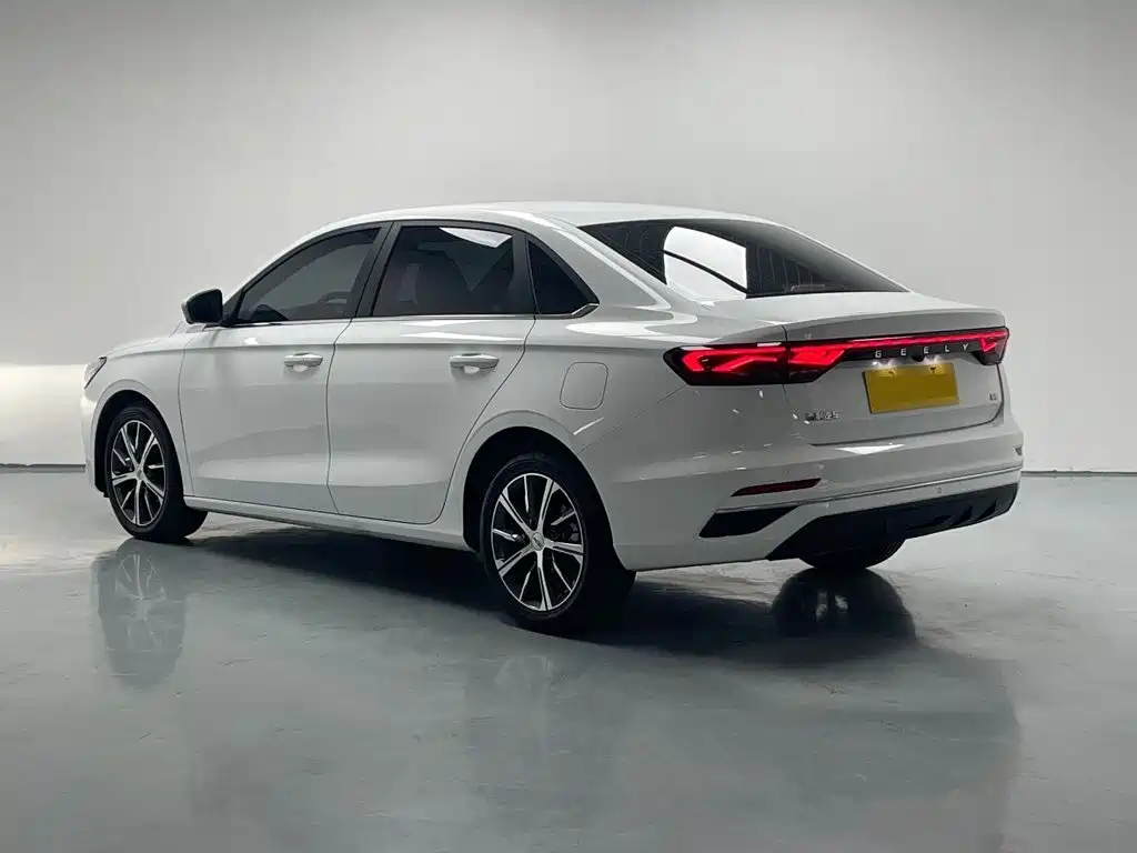 Geely Emgrand 2023
