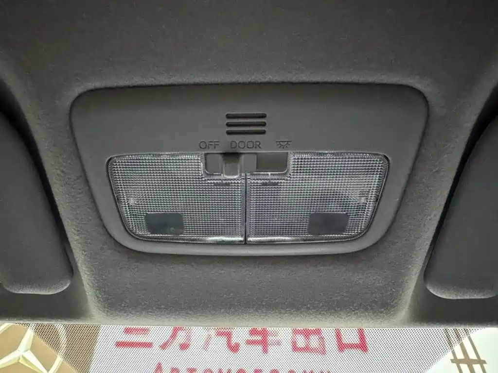 Toyota Yaris L 2023 — фото 15