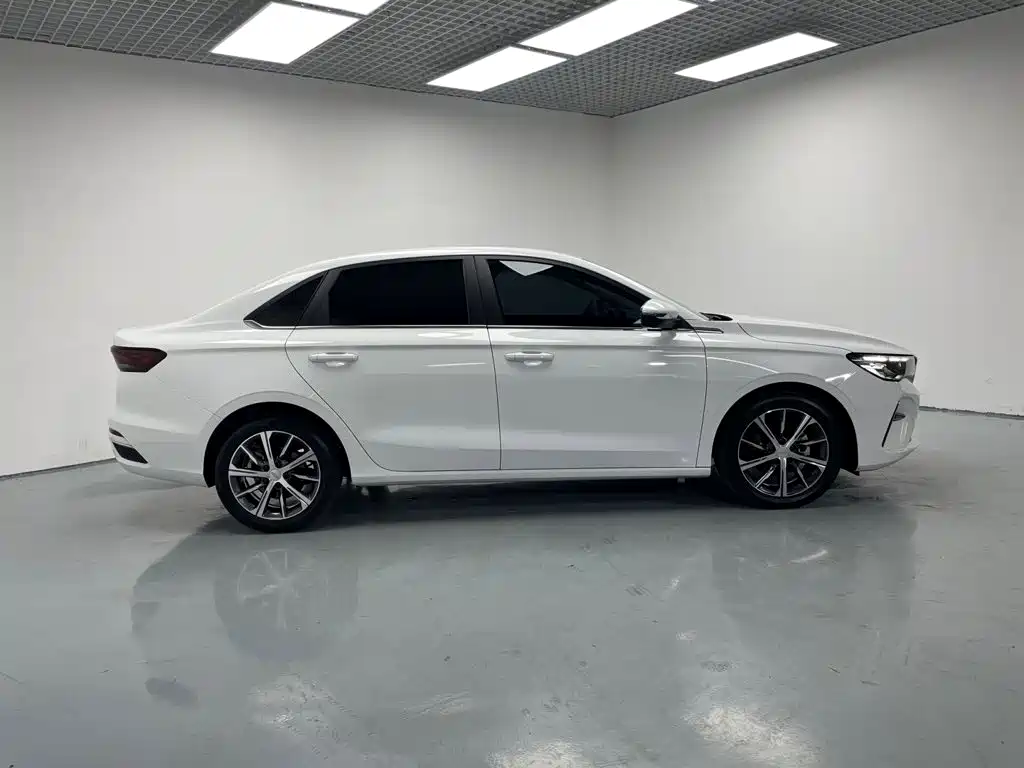 Geely Emgrand 2023