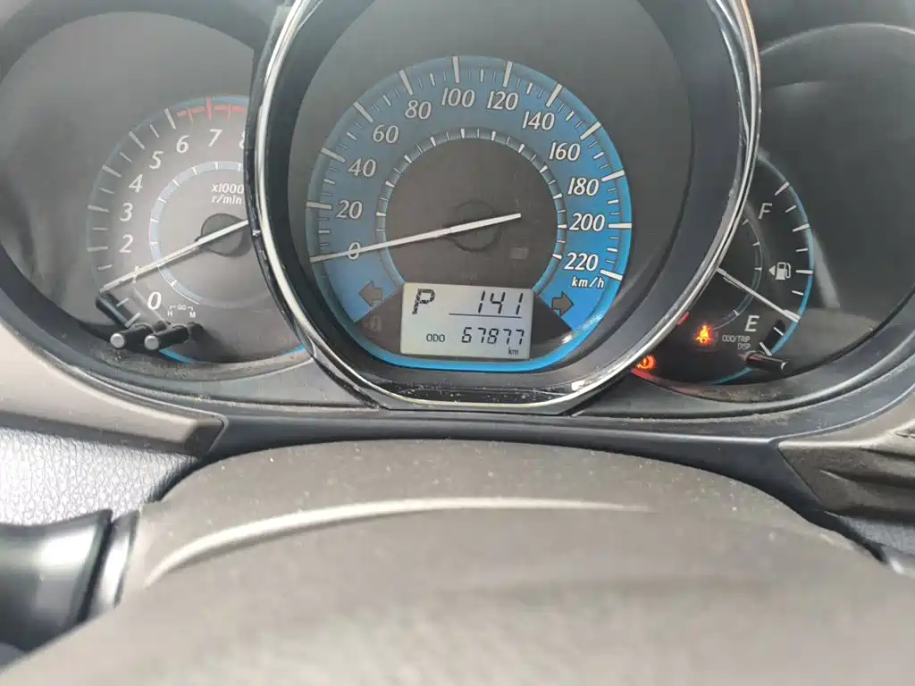 Toyota Yaris L 2015 — фото 9