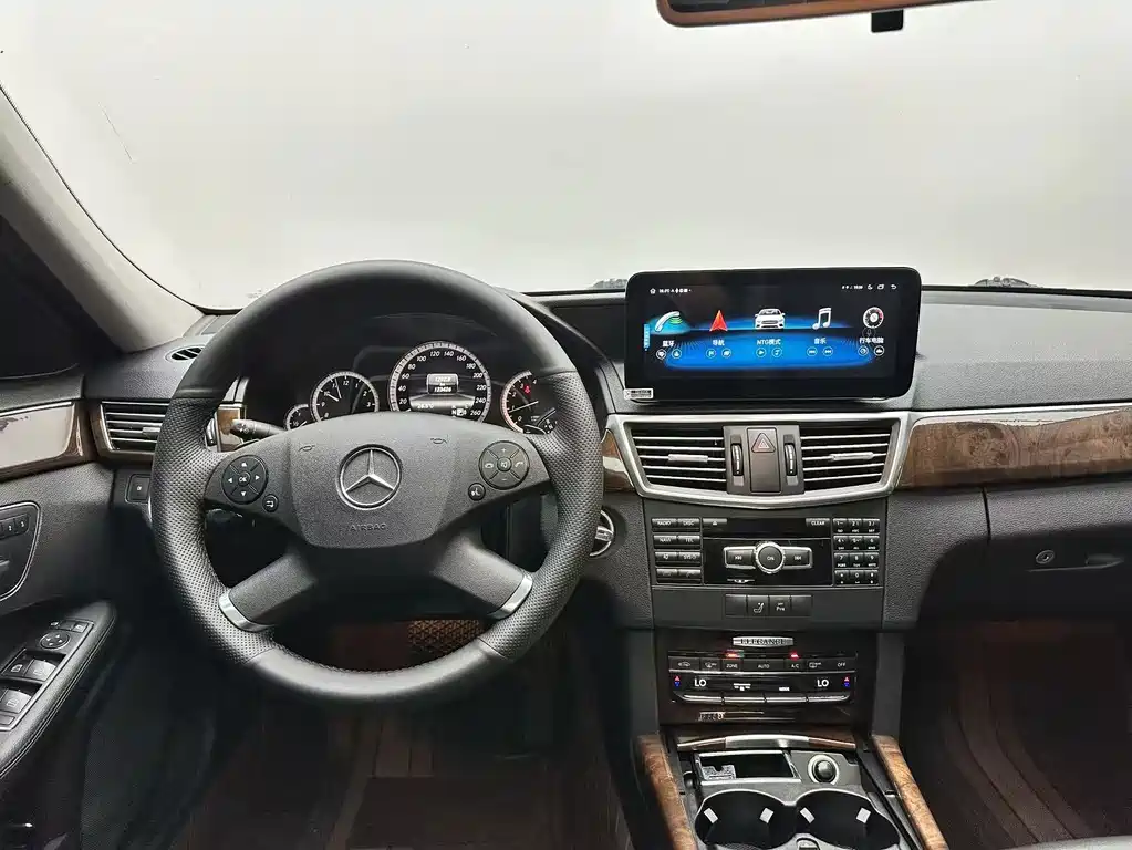 Mercedes-Benz E-Class 2013 — фото 13