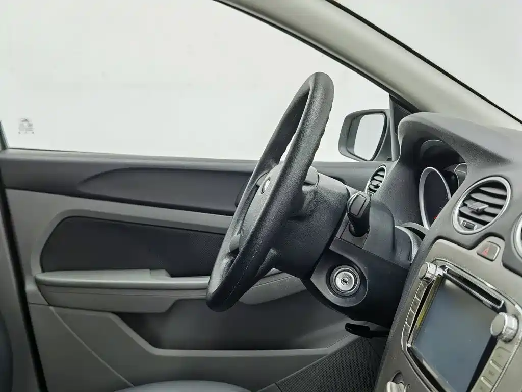 Ford Focus 2015 — фото 22