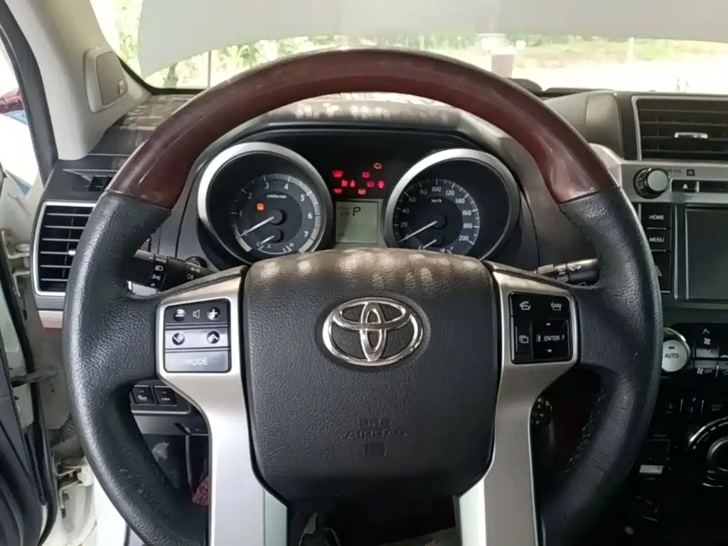 Toyota Prado 2015 — фото 11