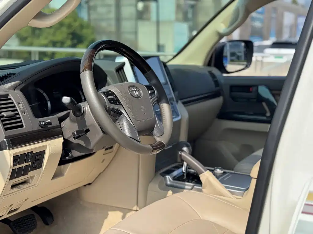 Toyota Land Cruiser 2019 — фото 10