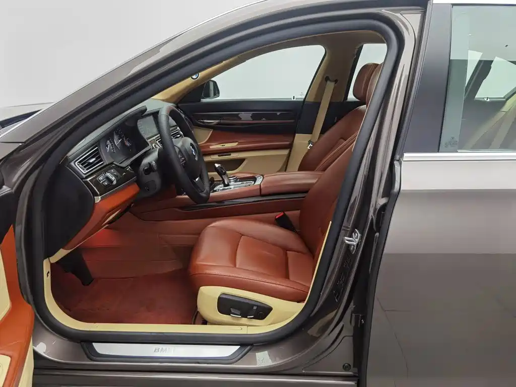 BMW 7 Series 2015 — фото 10