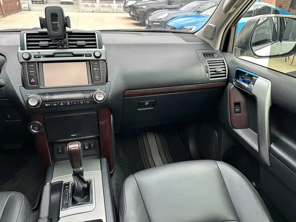 Toyota Prado 2015 — фото 18