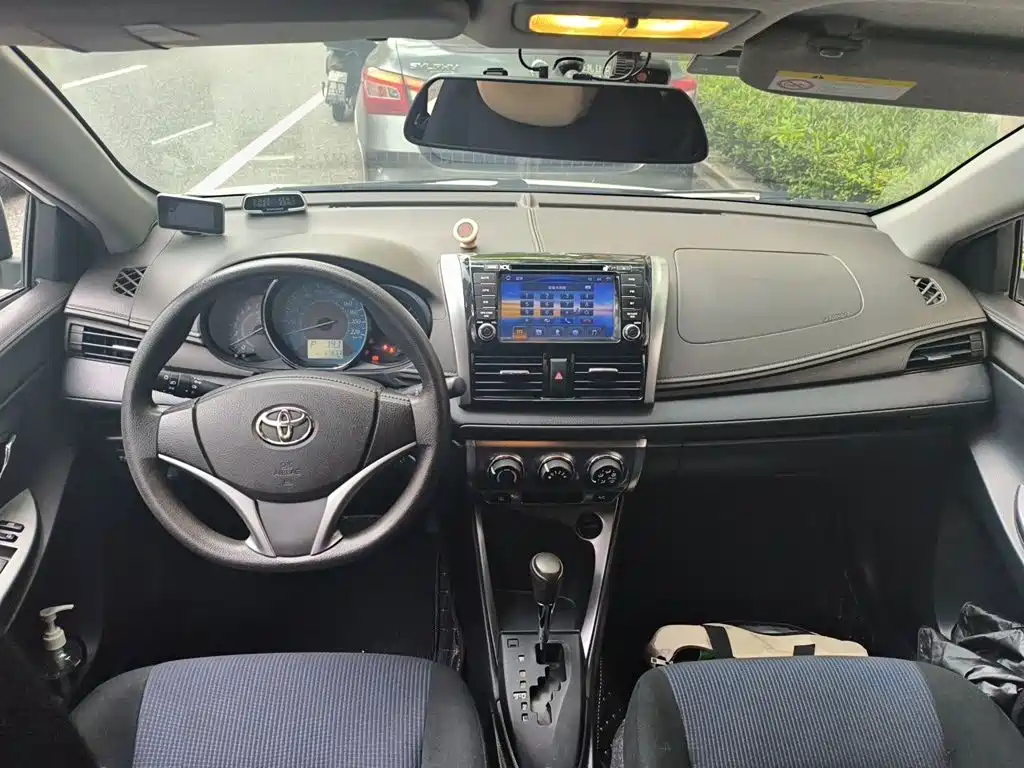 Toyota Yaris L 2015