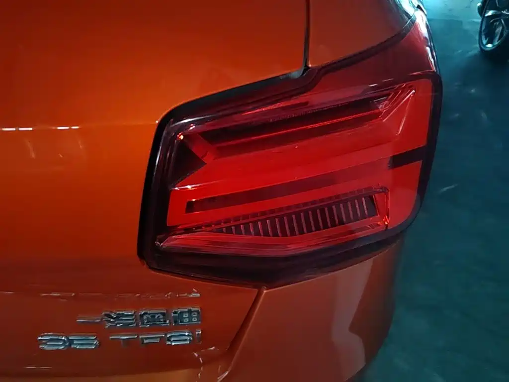 Audi Q2L 2020 — фото 8