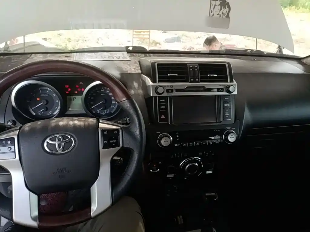 Toyota Prado 2015 — фото 10