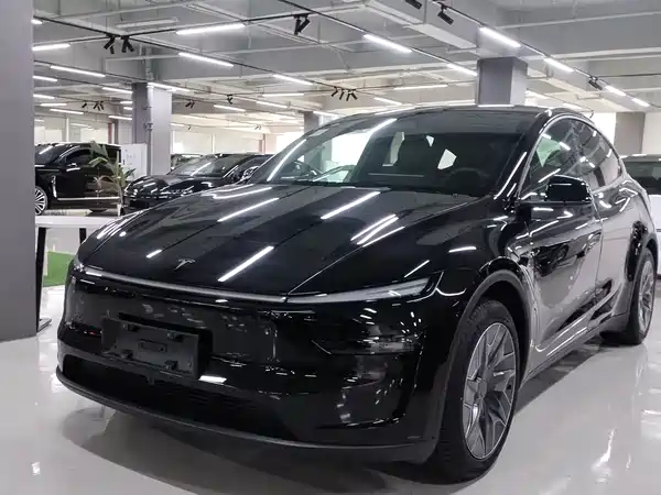 Tesla Model Y L 2026
