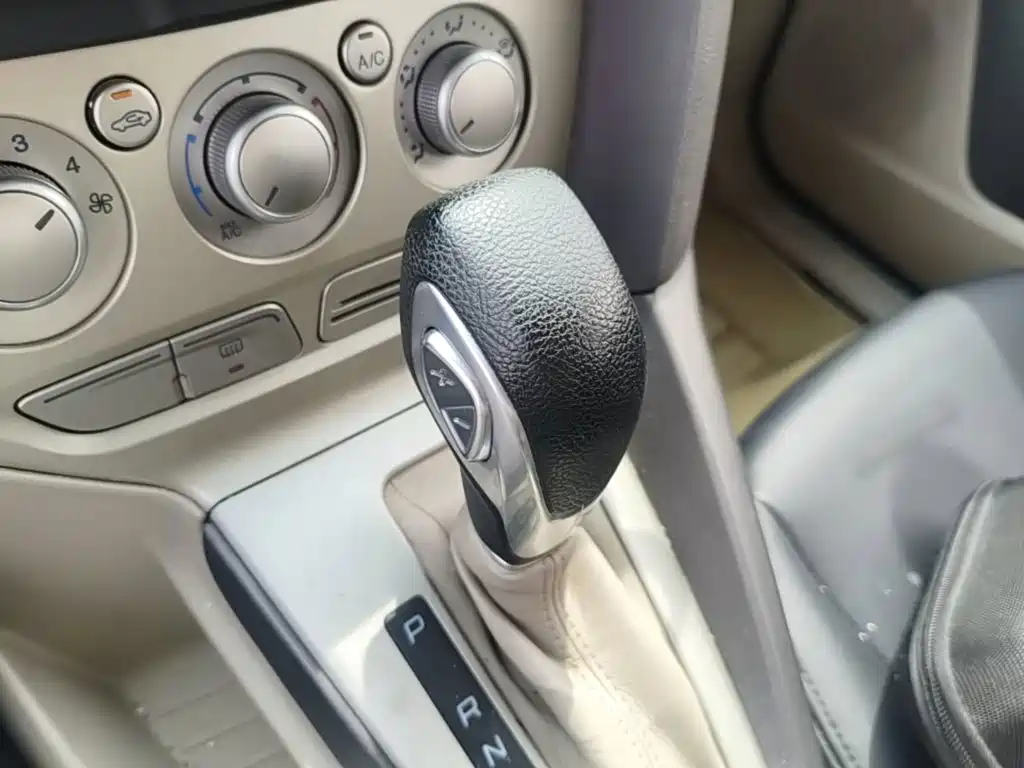 Ford Focus 2014 — фото 14