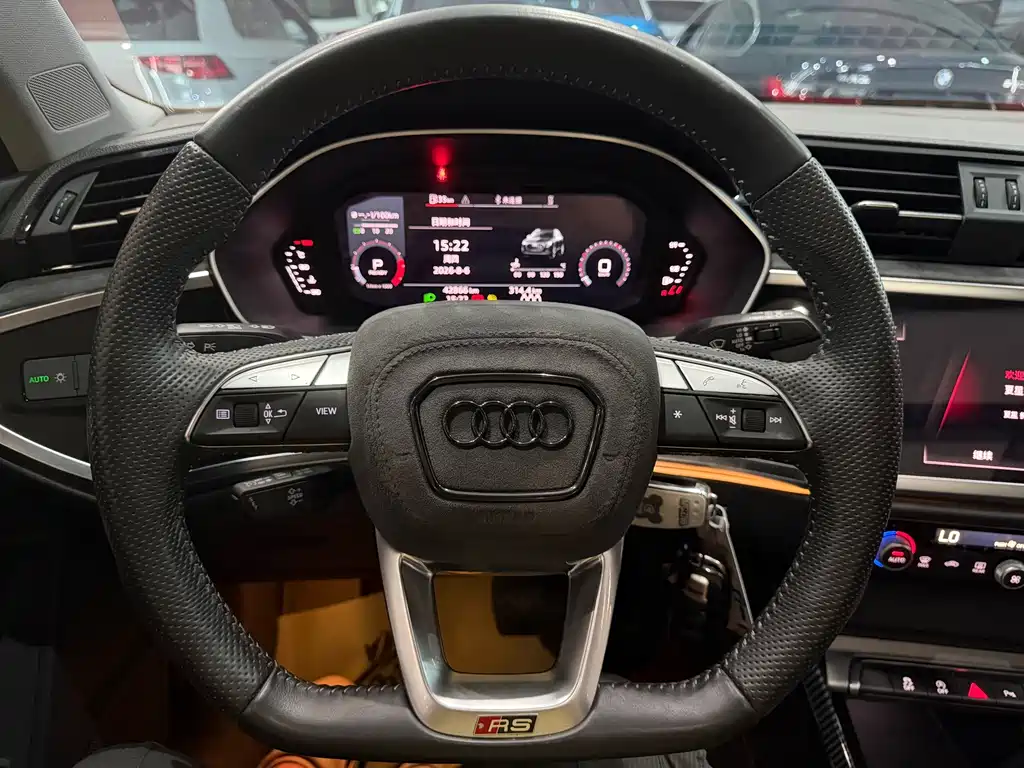 Audi Q3 2022 — фото 13