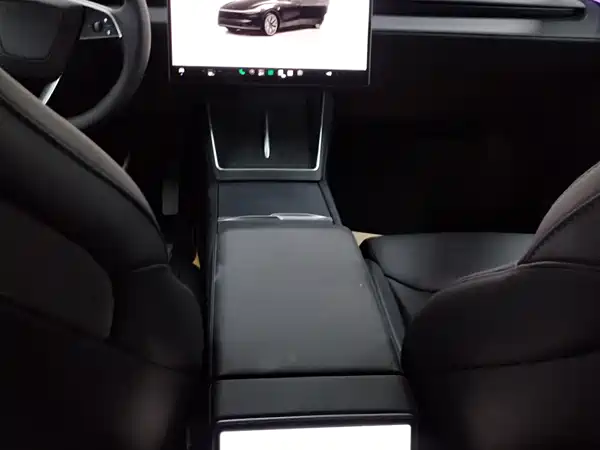 Tesla Model Y L 2026