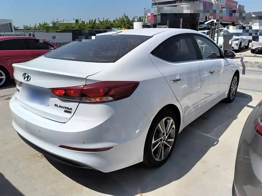 Hyundai Elantra 2018 — фото 7