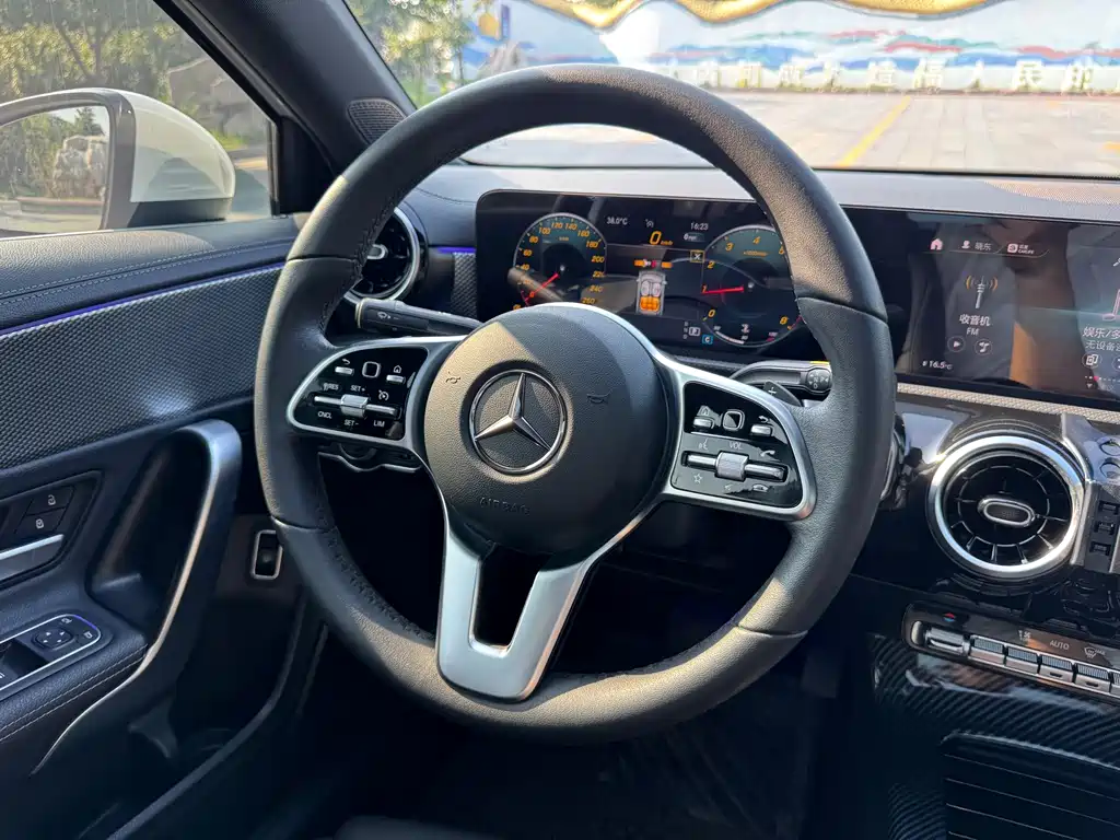 Mercedes-Benz A-Class 2021 — фото 17