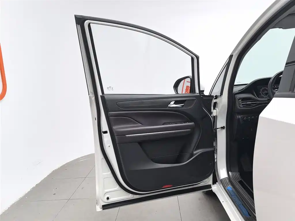 GAC Motor Trumpchi M6 2019 — фото 8