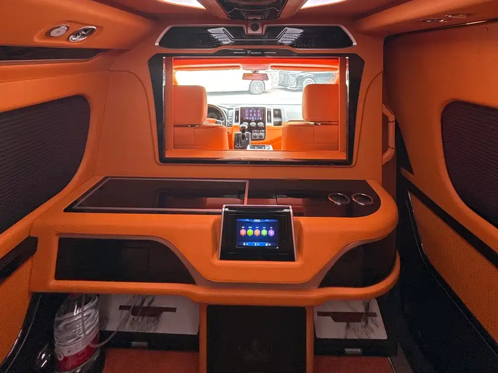 Toyota Hiace 2025 — фото 18
