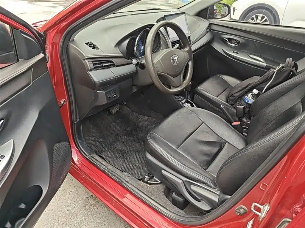 Toyota Yaris L 2015 — фото 16