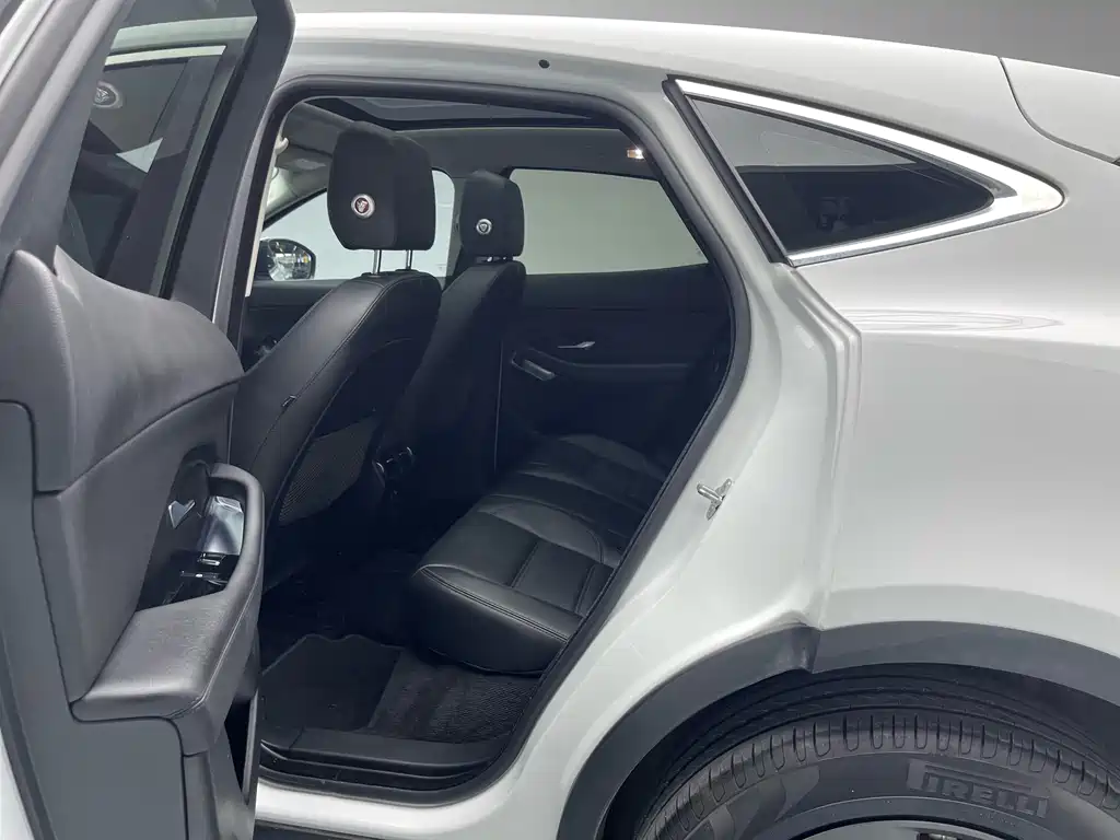 Jaguar E-PACE 2021 — фото 13