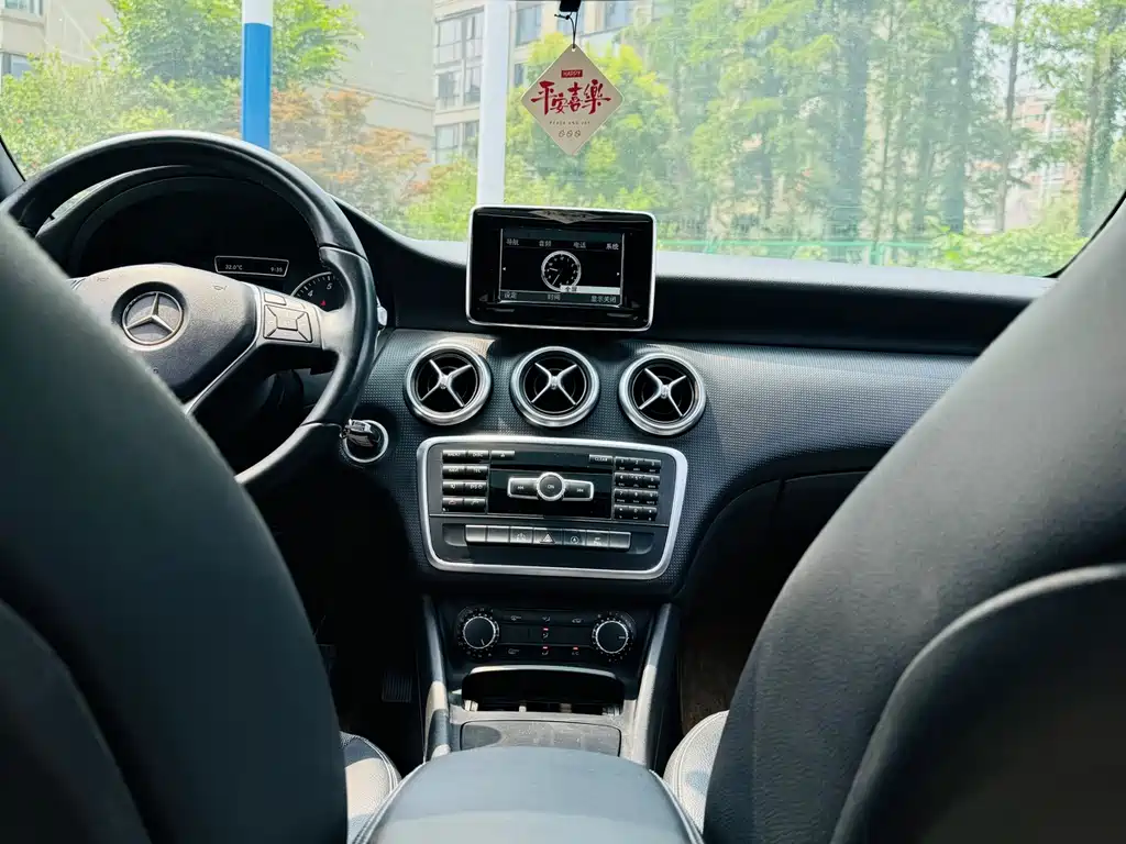Mercedes-Benz A-Class 2015 — фото 12