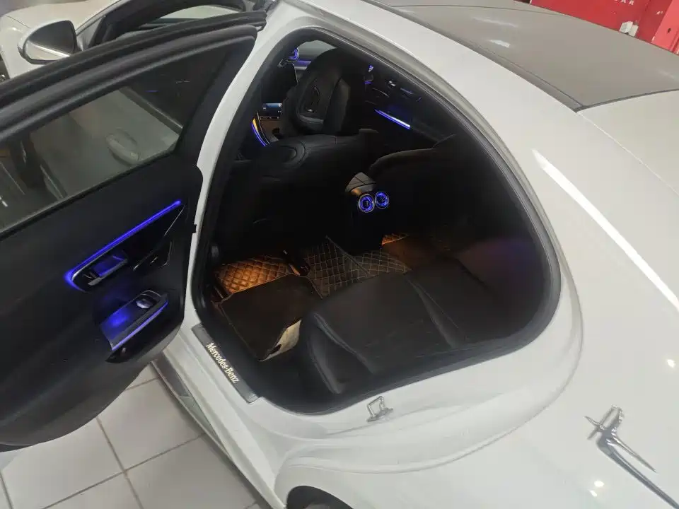 Mercedes-Benz C-Class 2025