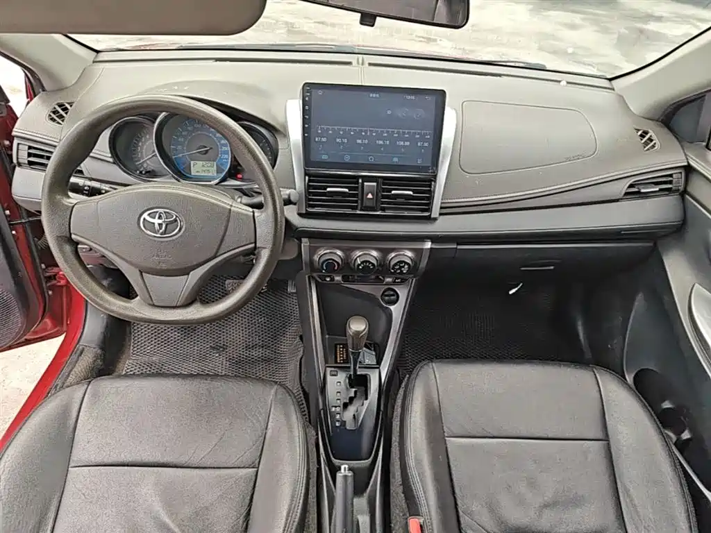 Toyota Yaris L 2015 — фото 10