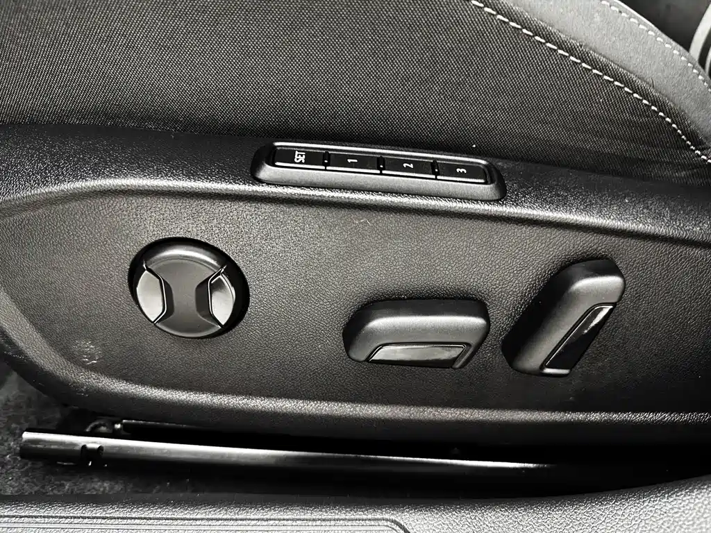 Volkswagen Golf 2023 — фото 18