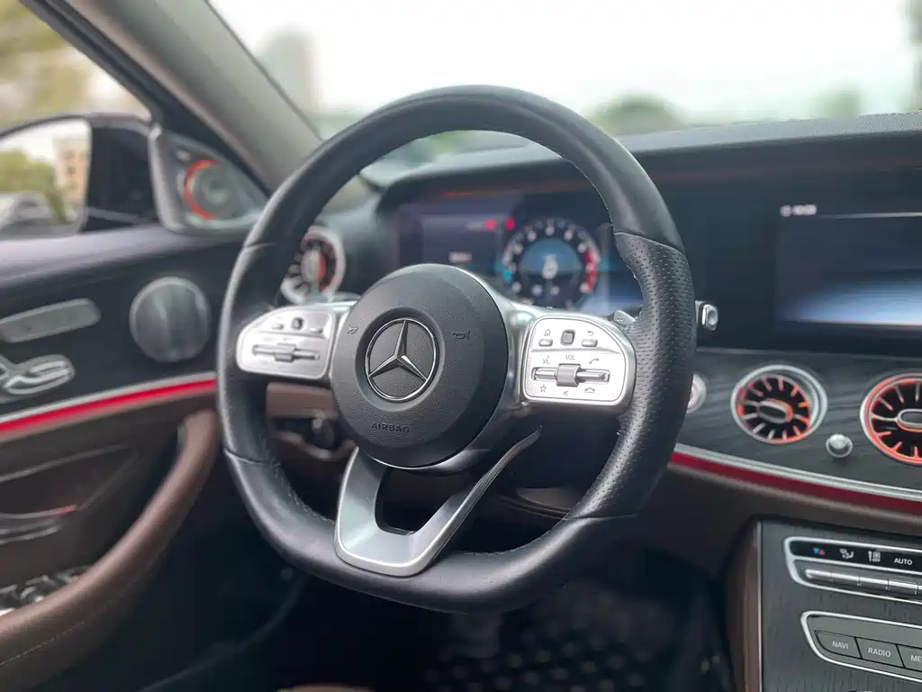 Mercedes-Benz E-Class 2020 — фото 15