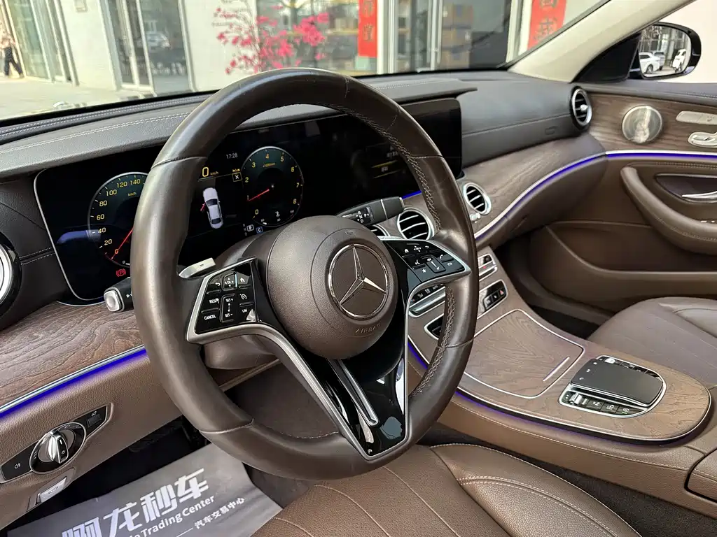 Mercedes-Benz E-Class 2023 — фото 11