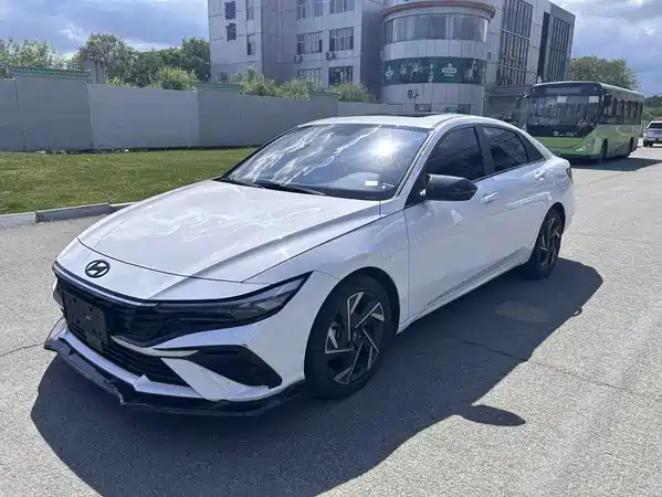 Hyundai Elantra 2023