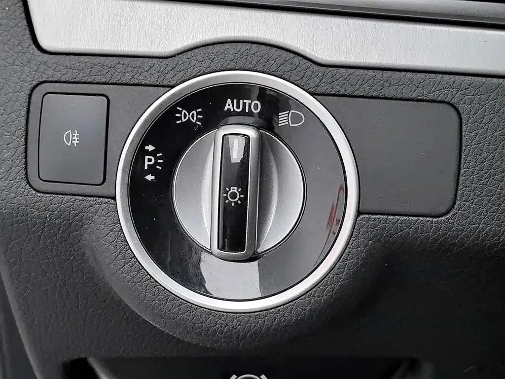 Mercedes-Benz E-Class 2015 — фото 21