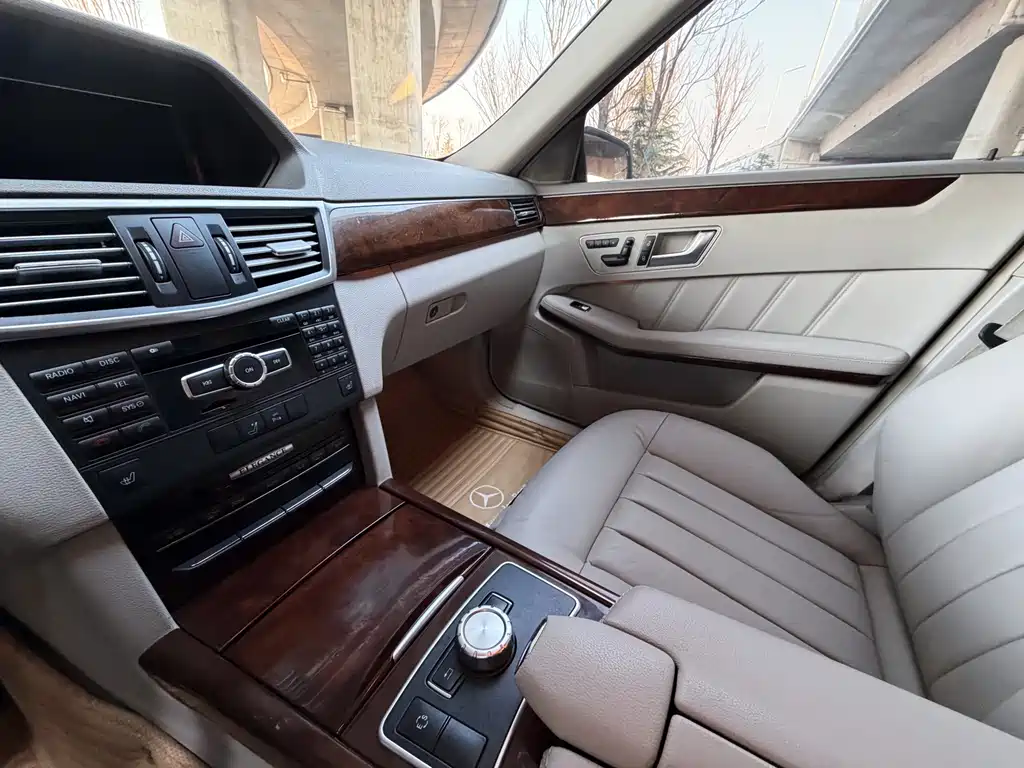 Mercedes-Benz E-Class 2013 — фото 18