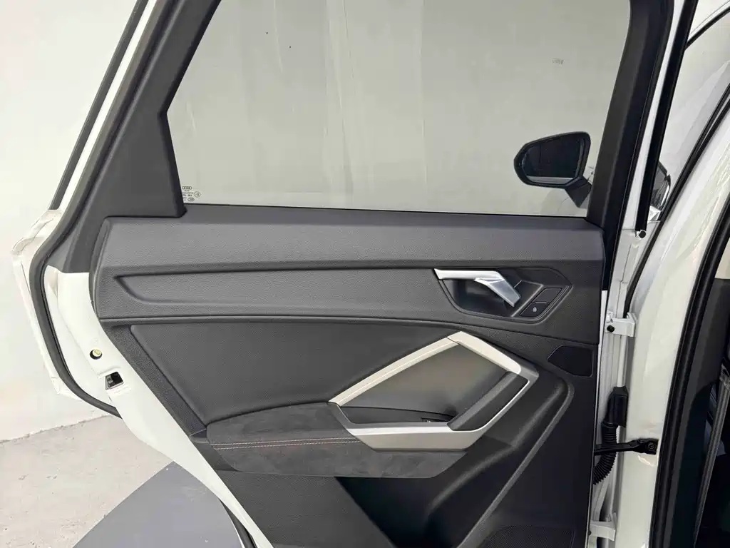 Audi Q3 2023 — фото 29