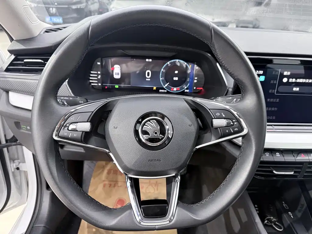 Skoda Octavia 2023 — фото 11