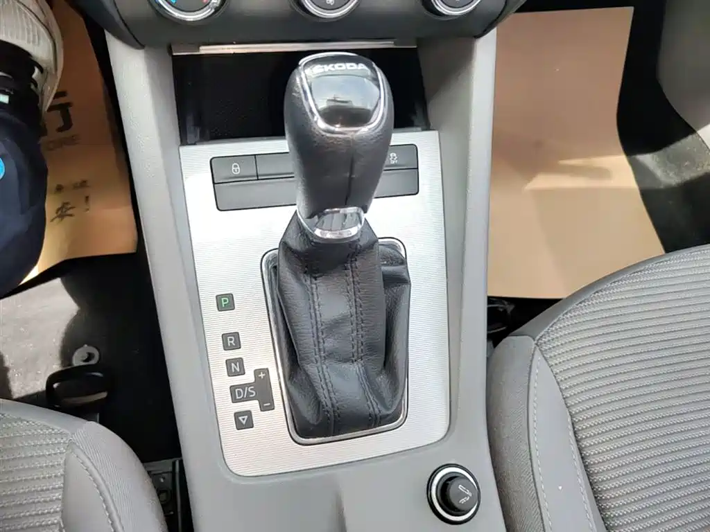 Skoda Octavia 2015 — фото 14