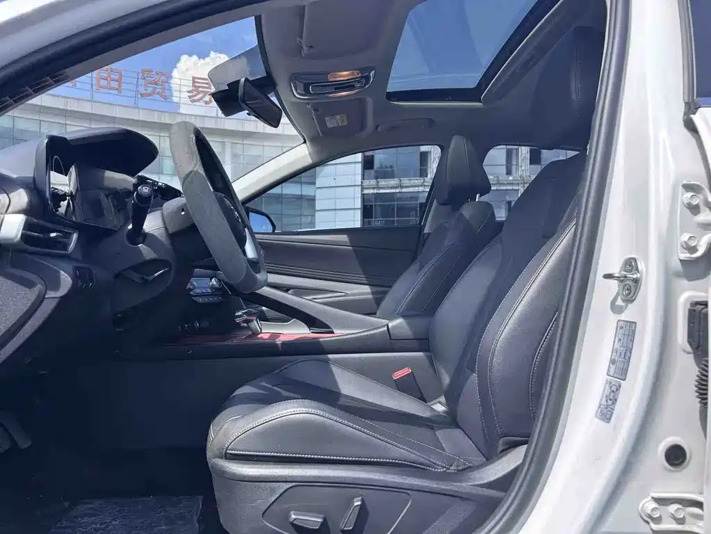 Hyundai Elantra 2023