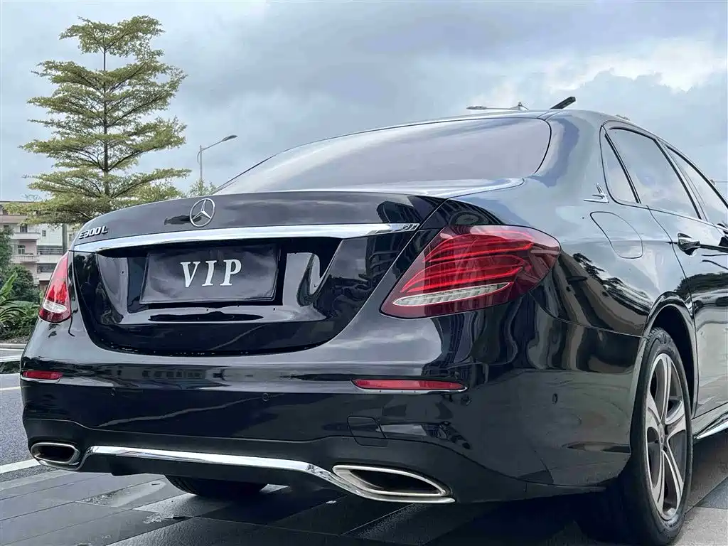 Mercedes-Benz E-Class 2019 — фото 31