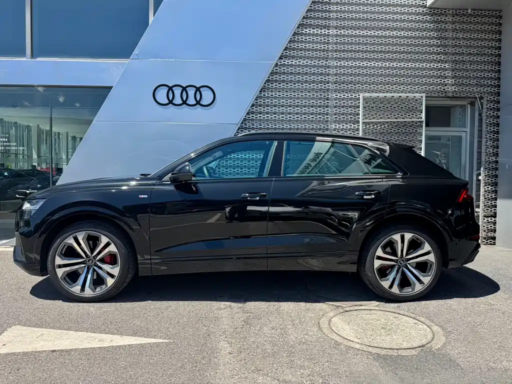 Audi Q8 2023 — фото 3