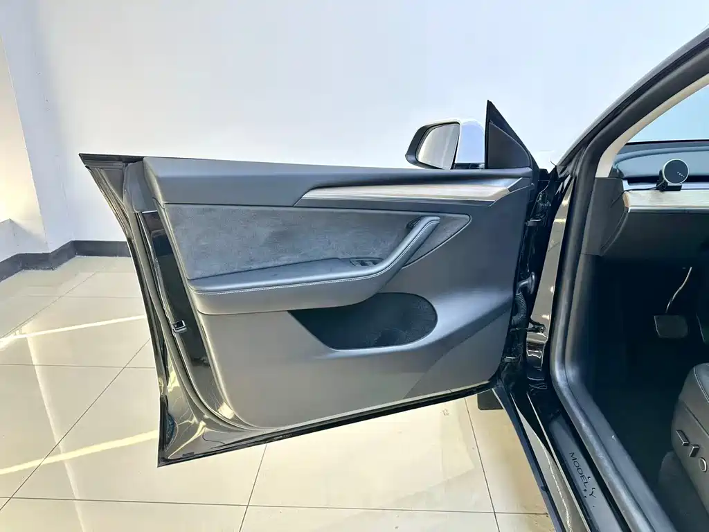 Tesla Model Y 2023 — фото 18