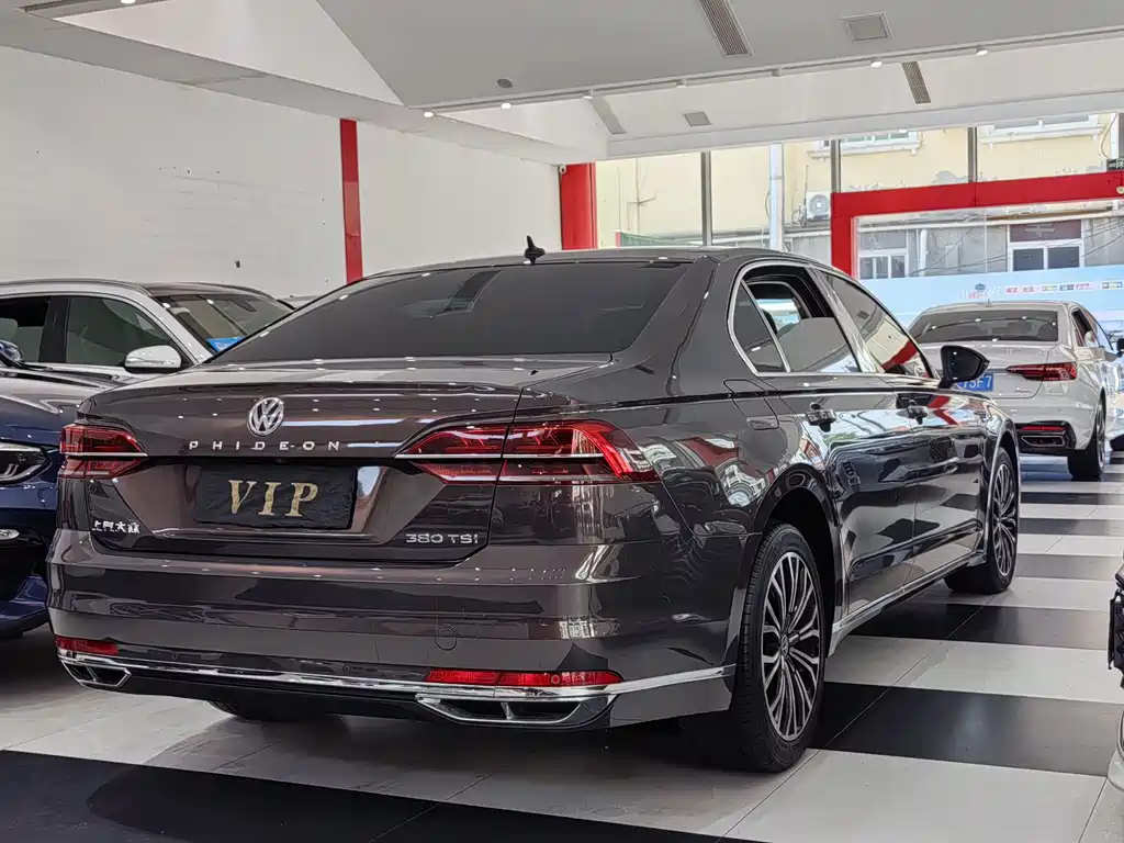 Volkswagen Phideon 2017 — фото 22