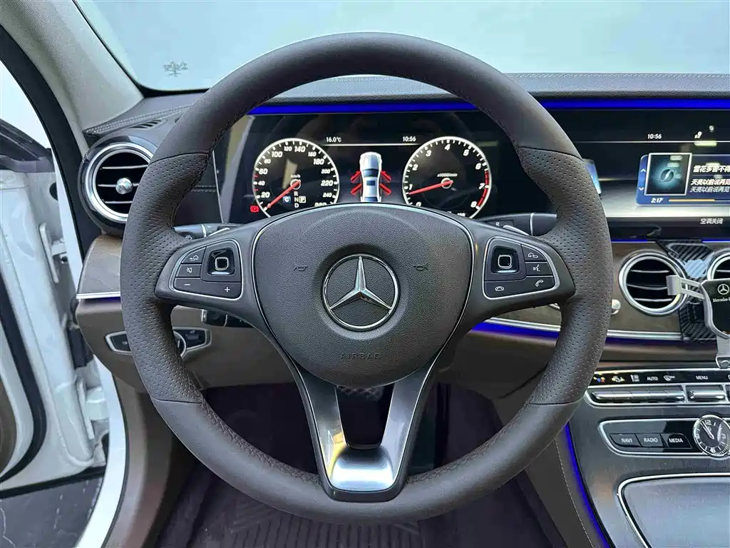Mercedes-Benz E-Class 2017 — фото 15
