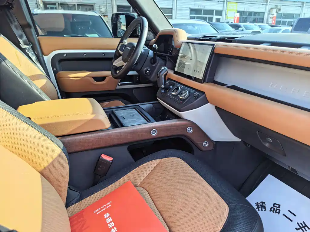 Land Rover Defender 2024 — фото 11