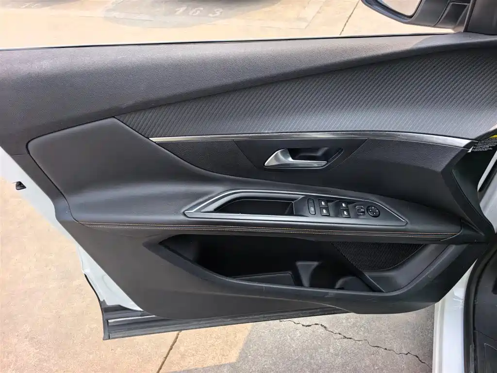 Peugeot 4008 2018 — фото 10