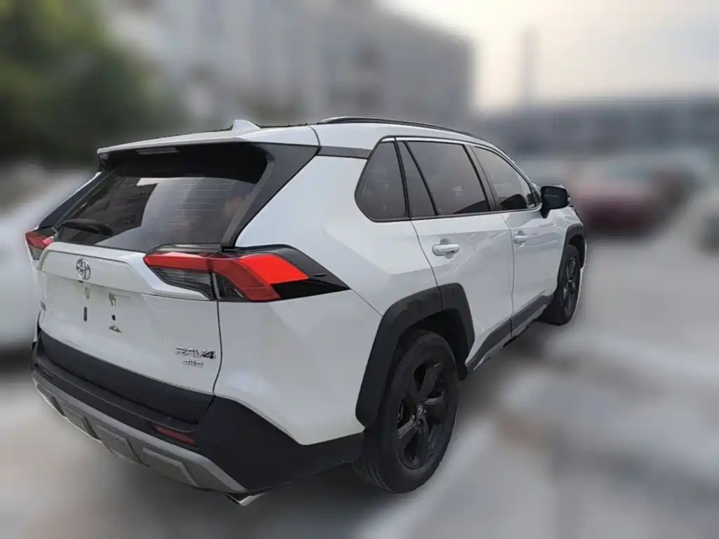 Toyota RAV4 2023 — фото 12