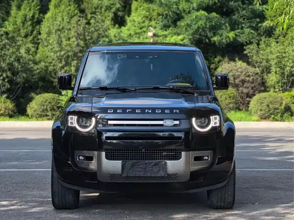 Land Rover Defender 2022
