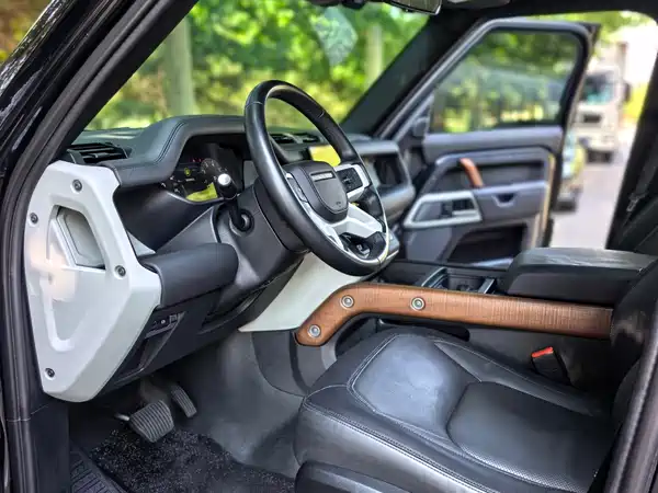 Land Rover Defender 2022
