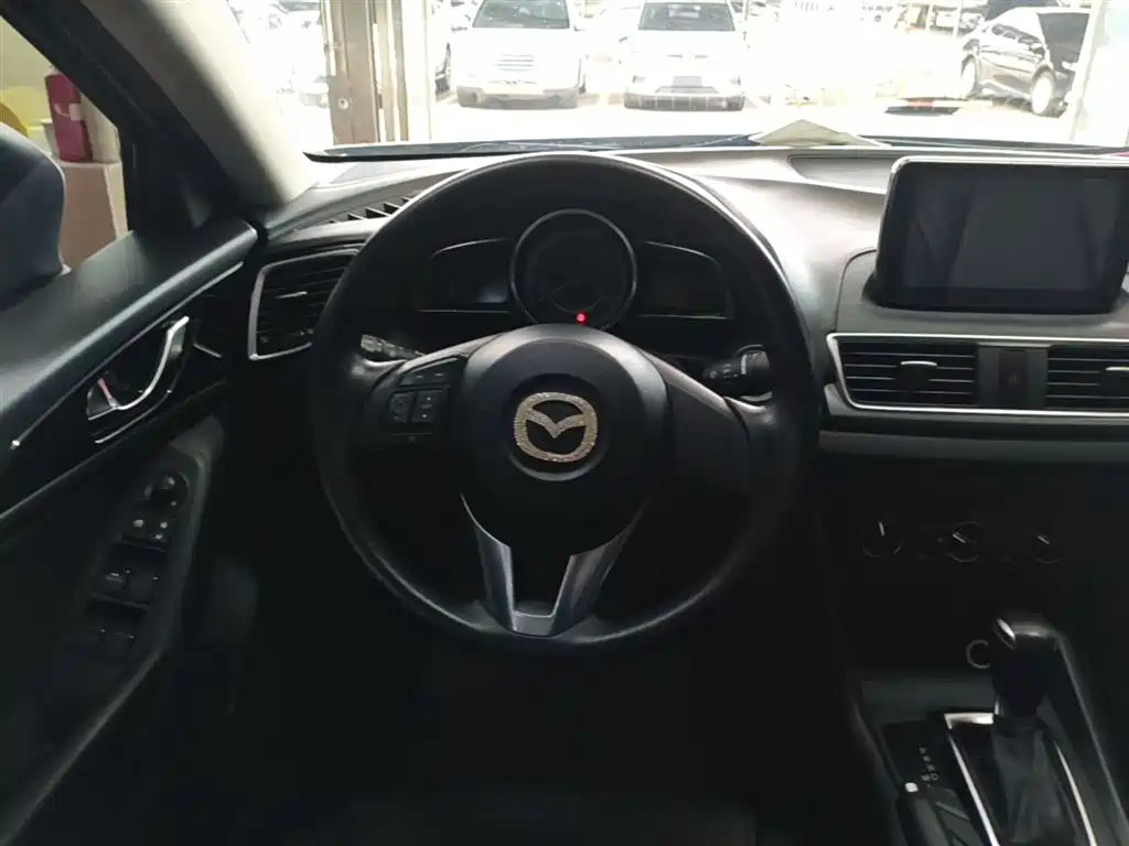 Mazda 3 Axela 2017 — фото 11